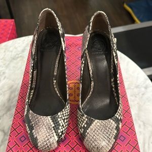 Tory Burch Astoria Wedge Size 6